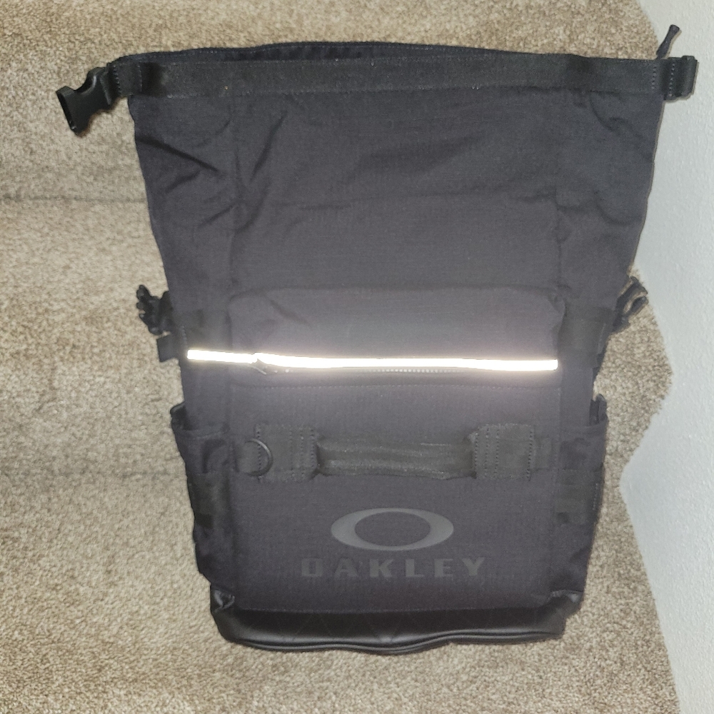 Oakley roll top folding backpack